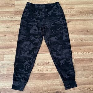Soothfeel Women’s Black Camo Joggers Multicolor Gray Size L NWT